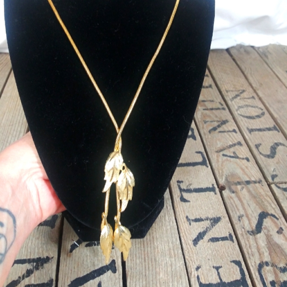 Vintage 1970s Gold Nugget Leaf Necklace